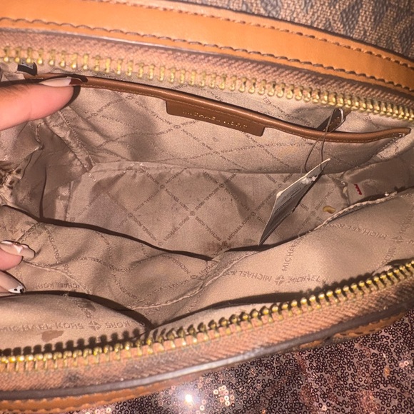 Michael Kors Sheila Medium Logo Backpack - Picture 4 of 6